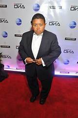 Discovering the Height of Emmanuel Lewis: How Tall Is He?