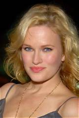 Nicholle Tom Biography, Age, Height, Husband, Net Worth, Family